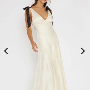 Selfie Leslie New York Minute Bow Shoulder Dress Oyster